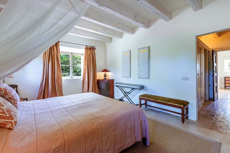 Schlafzimmer mit Mückennetz Finca Mallorca Südosten PM 650